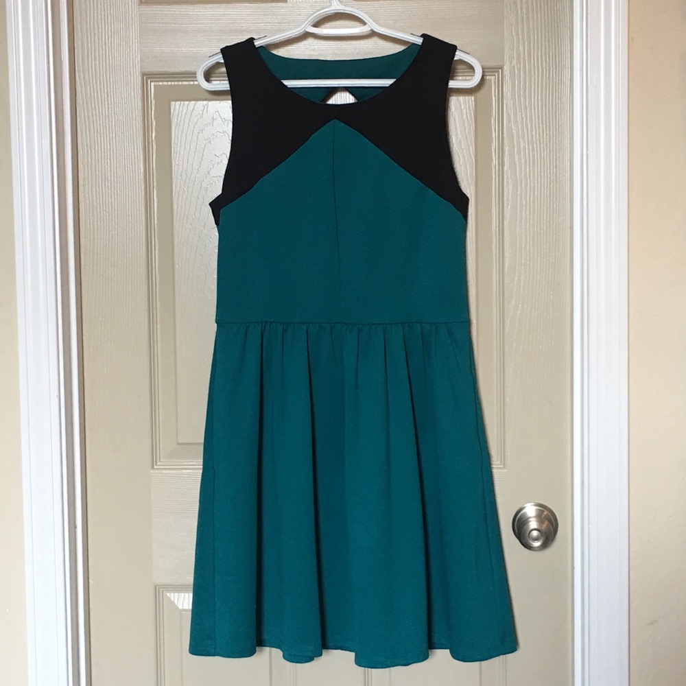Jessica Simpson Black & Green Dress. Size 10.